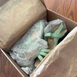 New Bussola Light Green Women's Sandals